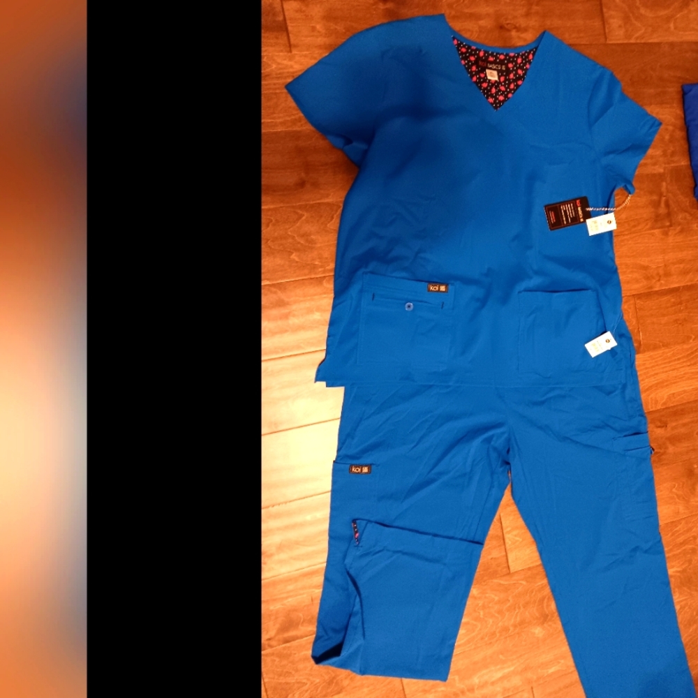 Koi  NWT XL top and bottom